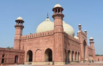 Badshahi Mosque Image